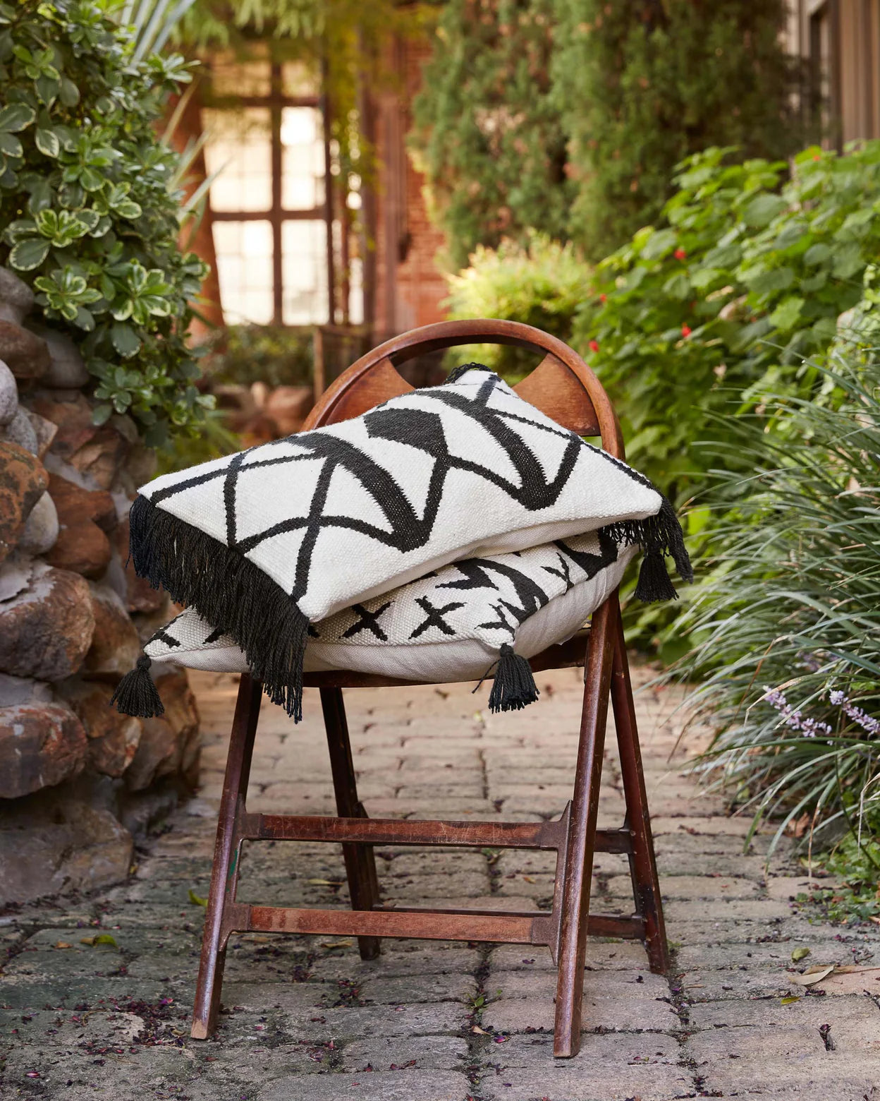 Indoor/Outdoor Pillow Black/Ivory