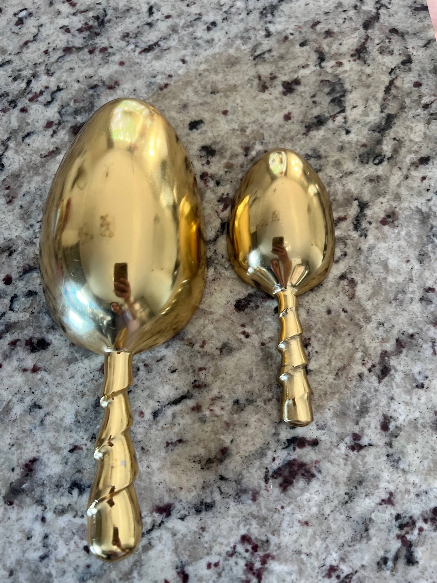 Gold Scoop with twist handle detail